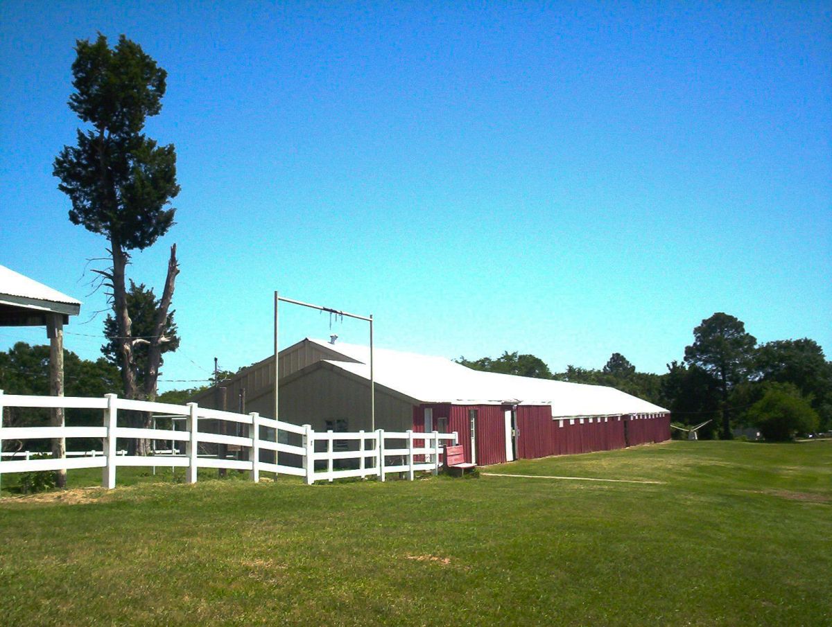 Hilltop Lakes Stables